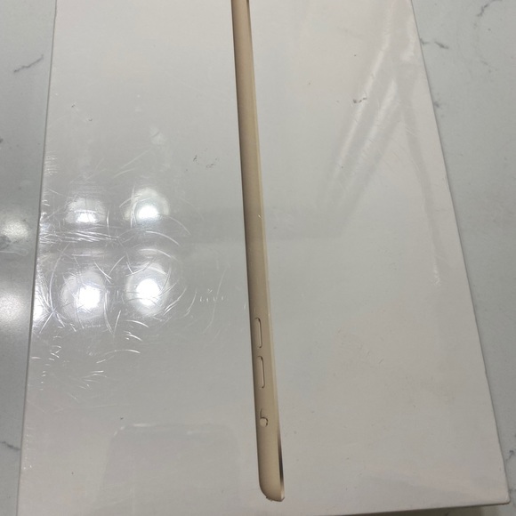 iPad 3 WiFi 16gb brand new in box Gold - Picture 4 of 5